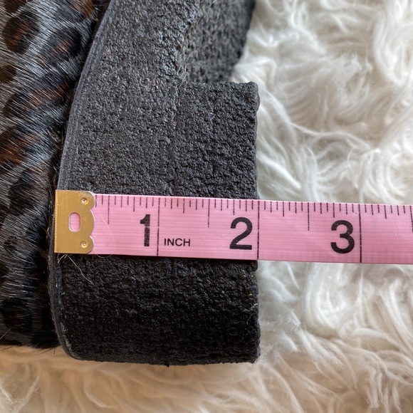 Clarks Originals leather gray leopard Arisa Desert boots. 7.5 - Picture 9 of 12